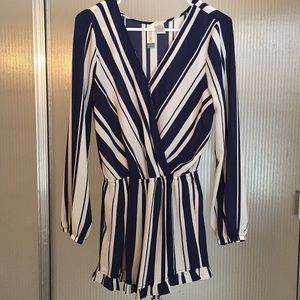 💕 Blue & White Ruffled Romper 💕